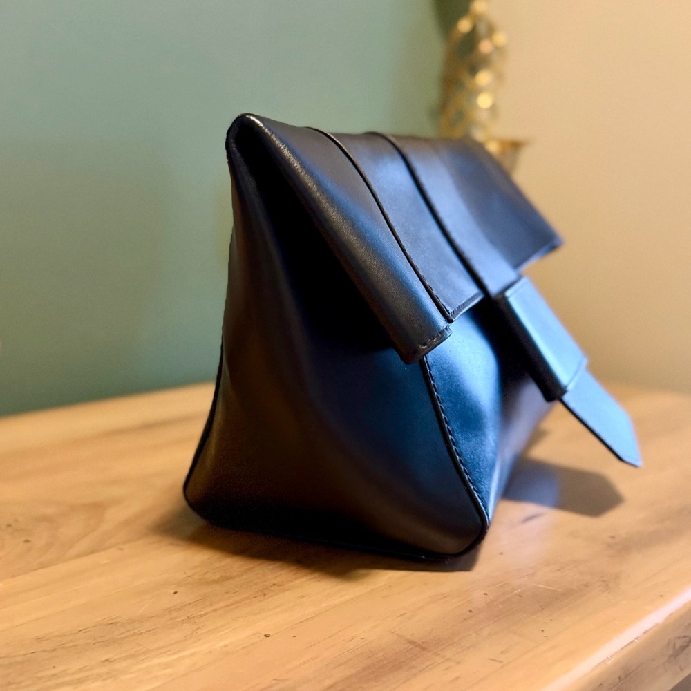 Banana Republic Factory Oversized Genuine Leather Clutch in Black - Picture 3 of 12